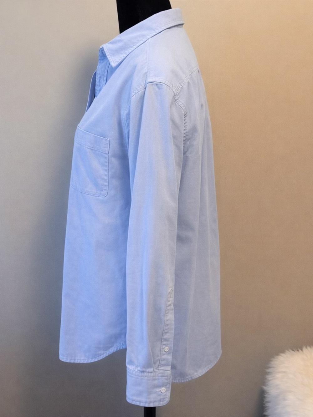 ARITZIA Talula Boyfriend Fit Shirt in Medium - Picture 2 of 7